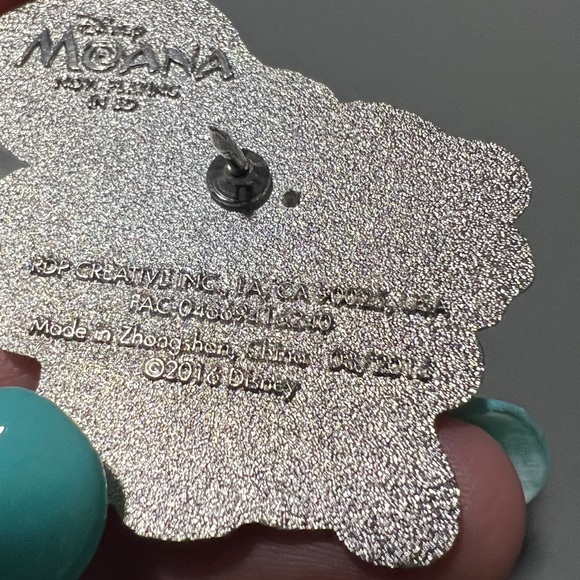 Rare 2016 Disney Pin of Moana and Maui - Picture 4 of 5